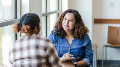 counselor meeting with student